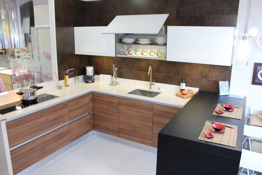 MOBILIARIO LAMINADO + VITRINAS CRISTAL